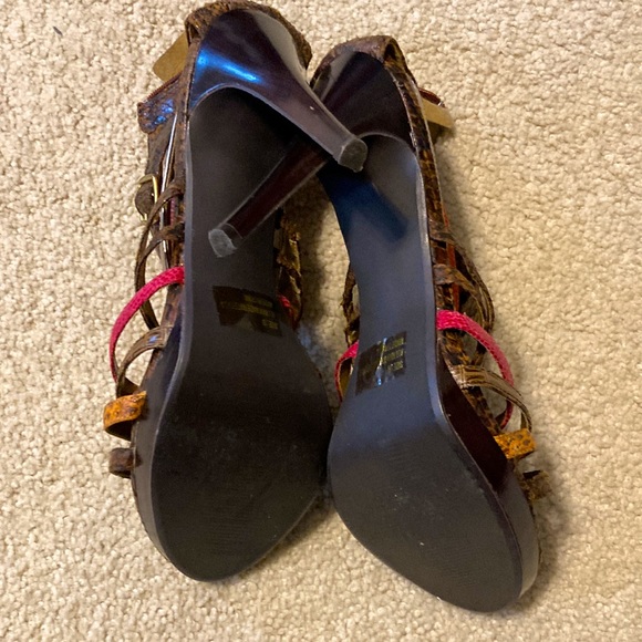 Women’s size 9 heels with colors: silver, orange, brown, dark pink and cheetah - Picture 4 of 4